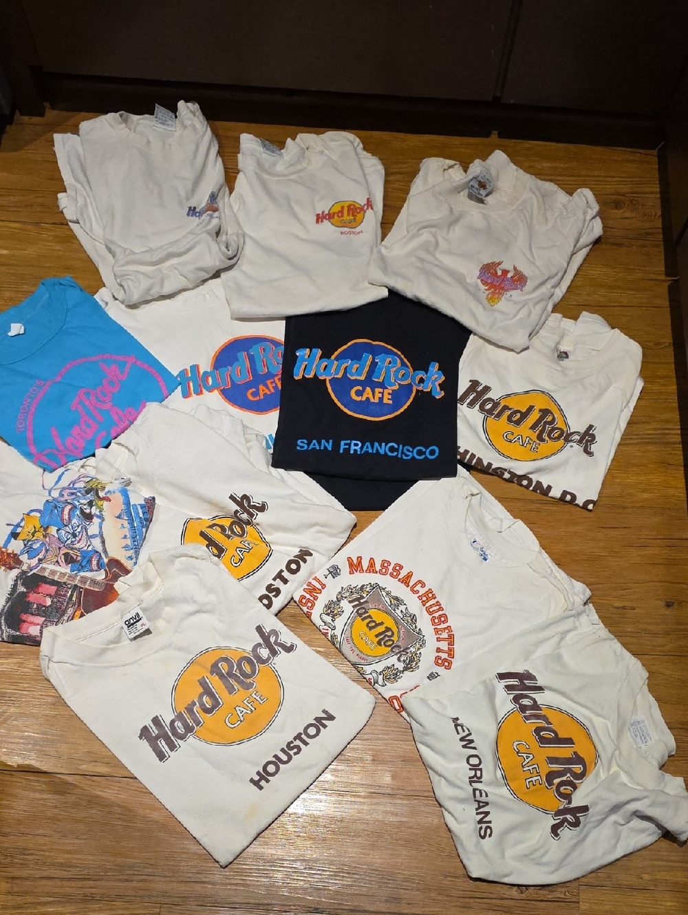 13 Vintage HARD ROCK t Shirts